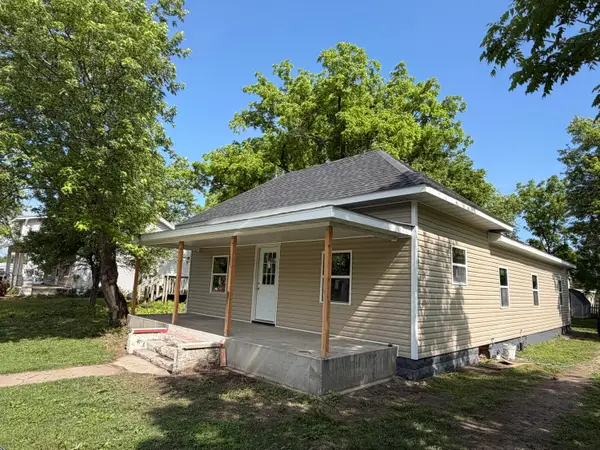 305 E Rock Street, Aurora, MO 65605