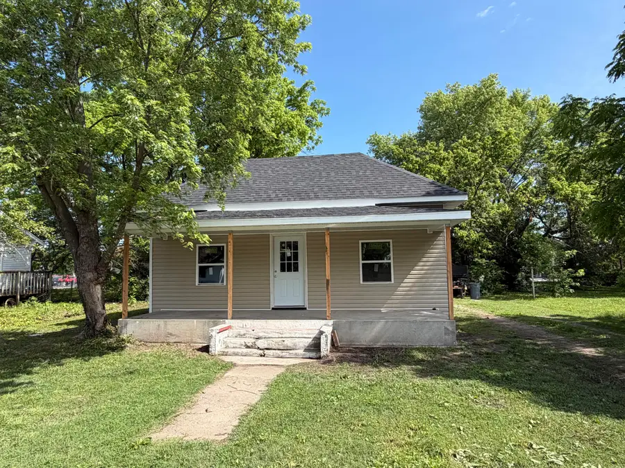 305 E Rock Street, Aurora, MO 65605 - #2