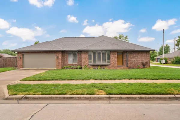 1444 E Woodgate Street, Springfield, MO 65804