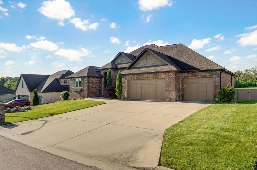 2714 E Cherrybark Street, Springfield, MO 65804 - #3