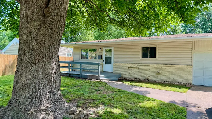 2102 S Delaware Avenue, Springfield, MO 65804 - #2