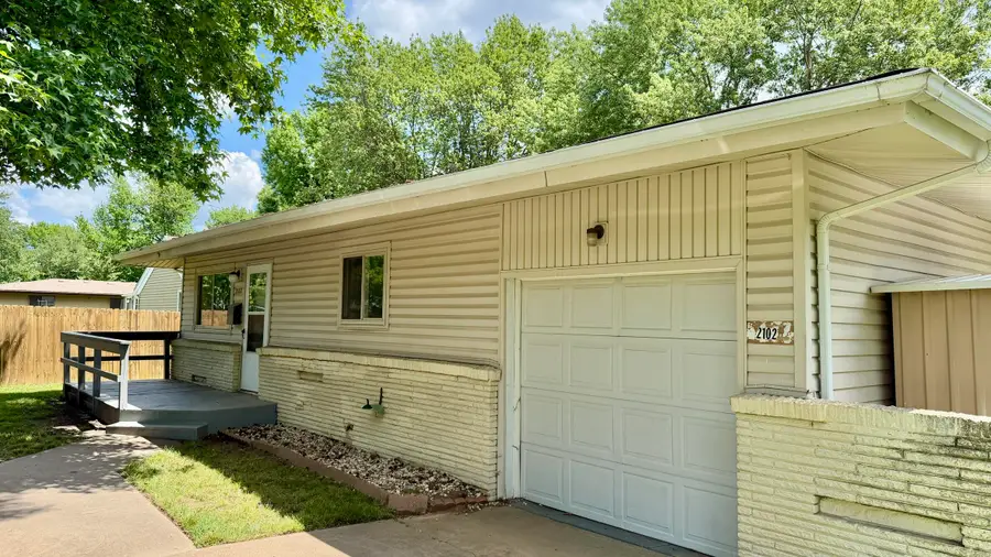 2102 S Delaware Avenue, Springfield, MO 65804 - #3