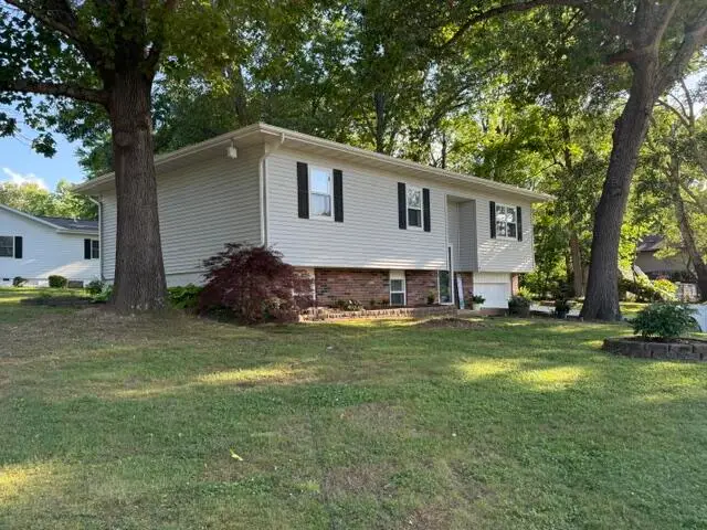 2402 Lambe Avenue, West Plains, MO 65775 - #2