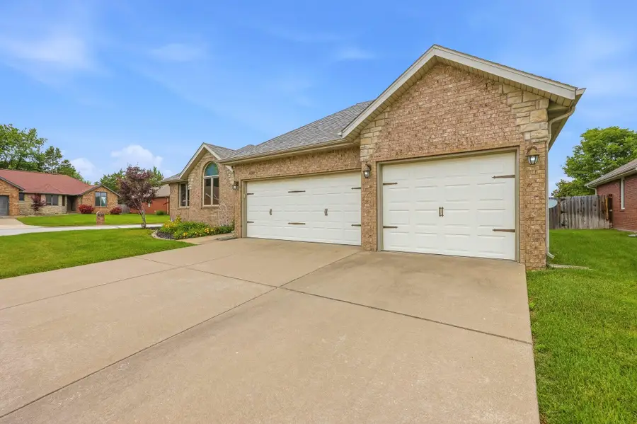 2129 W Village Terrace, Springfield, MO 65810 - #3