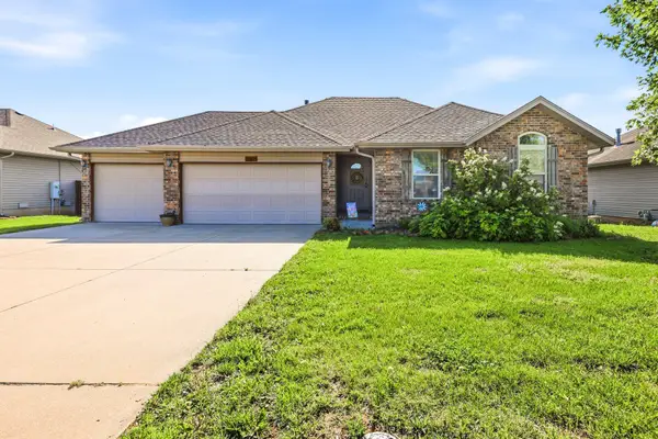 1102 S Hazelnut Avenue, Springfield, MO 65802