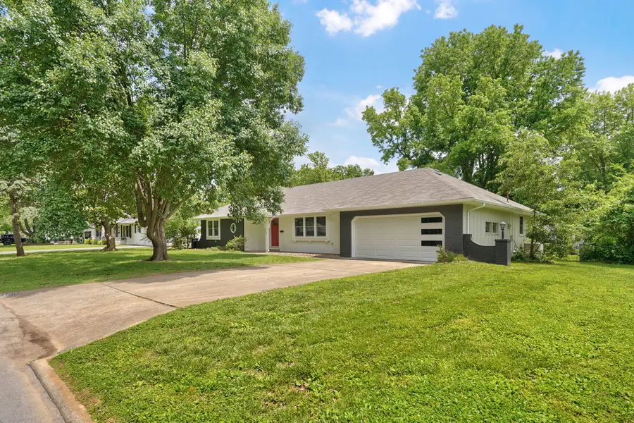 2106 S Linden Avenue, Springfield, MO 65804 - #2