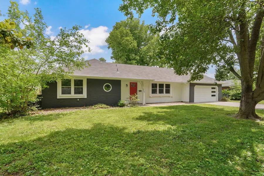 2106 S Linden Avenue, Springfield, MO 65804 - #3