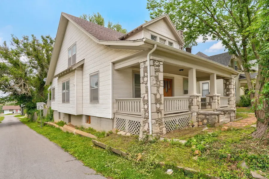 817 W Walnut Street, Springfield, MO 65806 - #2