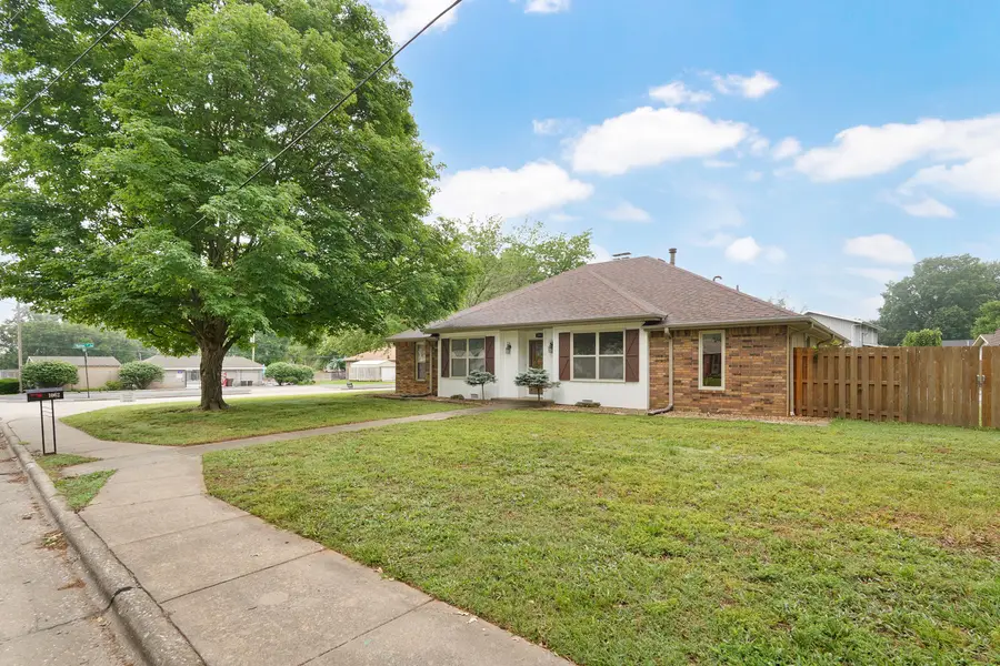 1062 E Evans Street, Springfield, MO 65810 - #2