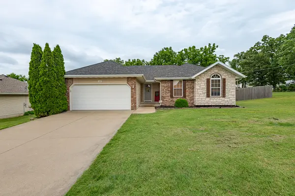 1105 W Scenic Hills Drive, Nixa, MO 65714
