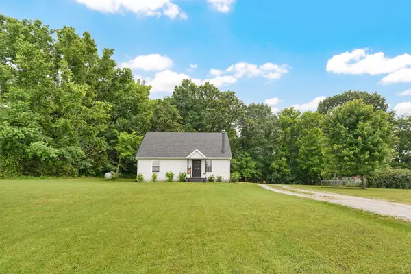 100 Meadowood Lane, Ozark, MO 65721