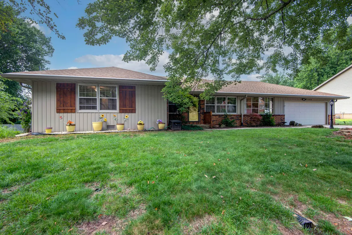908 E Mentor Street, Springfield, MO 65810 - #1