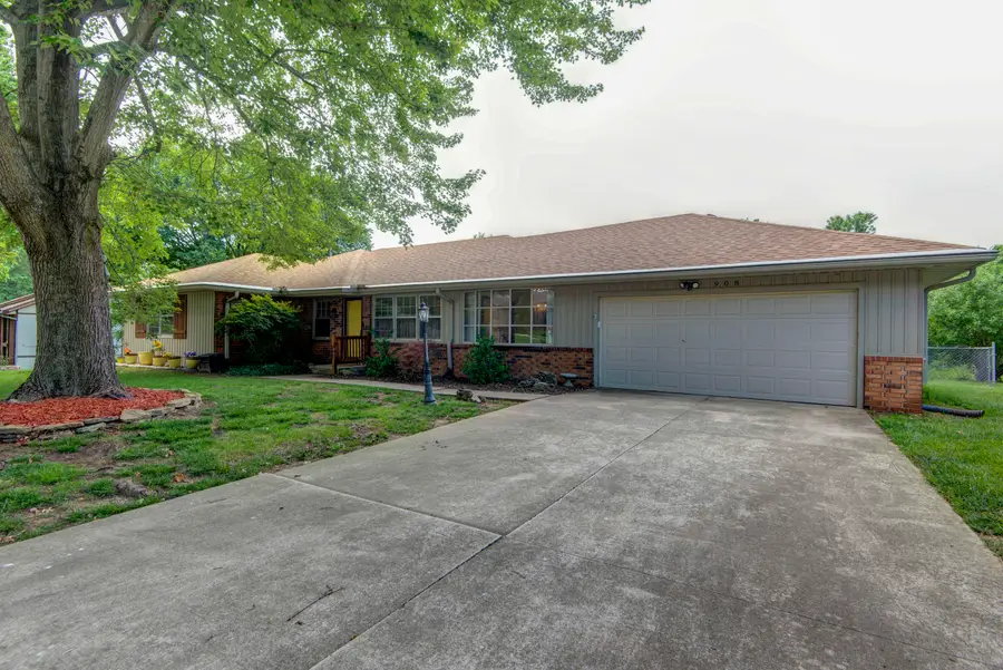 908 E Mentor Street, Springfield, MO 65810 - #2