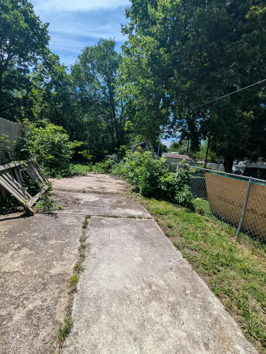 421 S West Avenue, Springfield, MO 65806 - #2