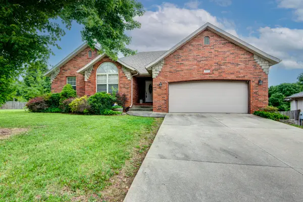 1056 W Grayrock Drive, Springfield, MO 65810