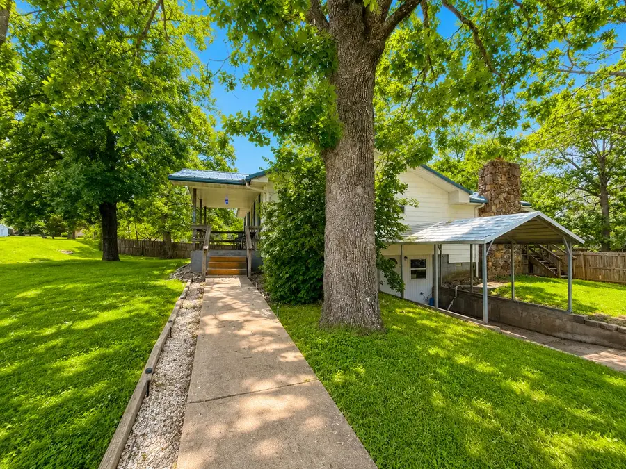 911 N Center Street, Willow Springs, MO 65793 - #3
