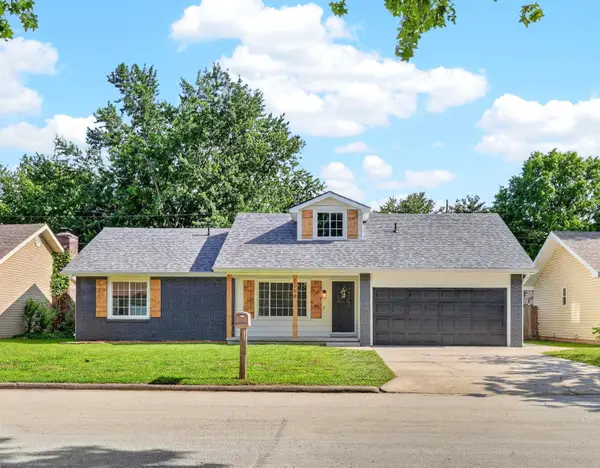 1058 E Cambridge Street, Springfield, MO 65807