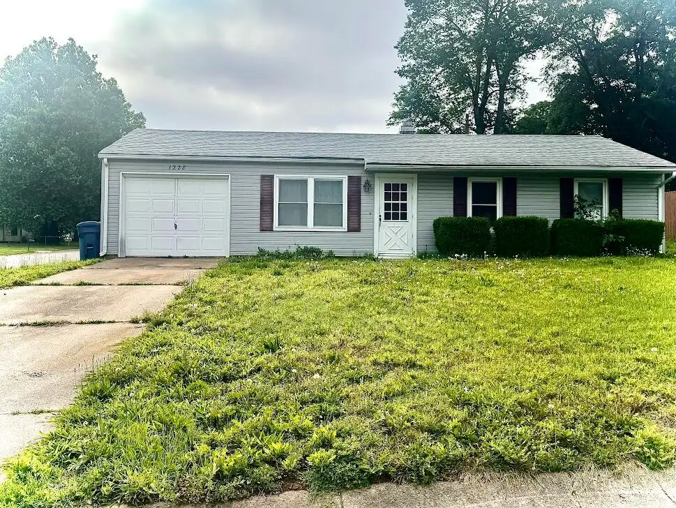1228 Harrington Avenue, Carthage, MO 64836 - #1