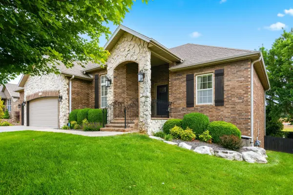 1646 N Waterstone Avenue, Springfield, MO 65802