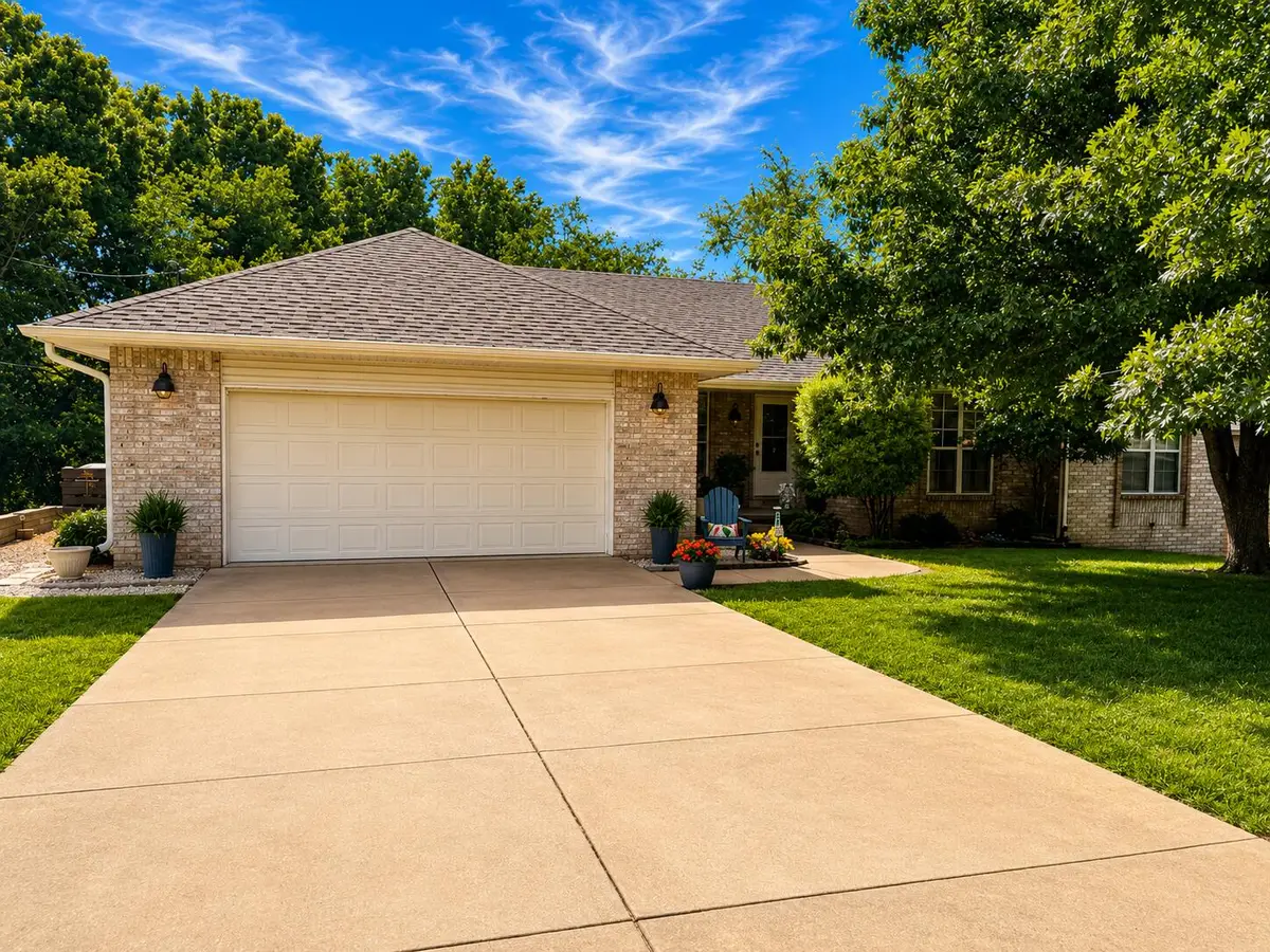6021 S Roanoke Avenue, Springfield, MO 65810 - #1