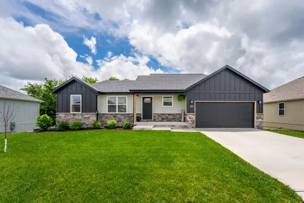 1444 E Macon Street, Republic, MO 65738
