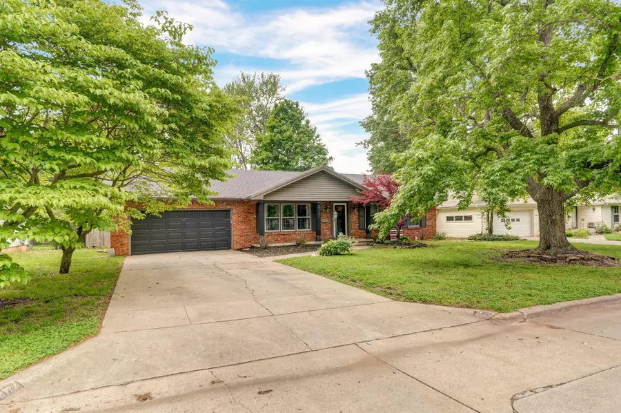 2117 E Montclair Street, Springfield, MO 65804 - #2