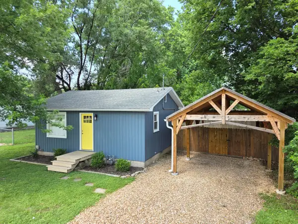 103 N Market Street, Nixa, MO 65714