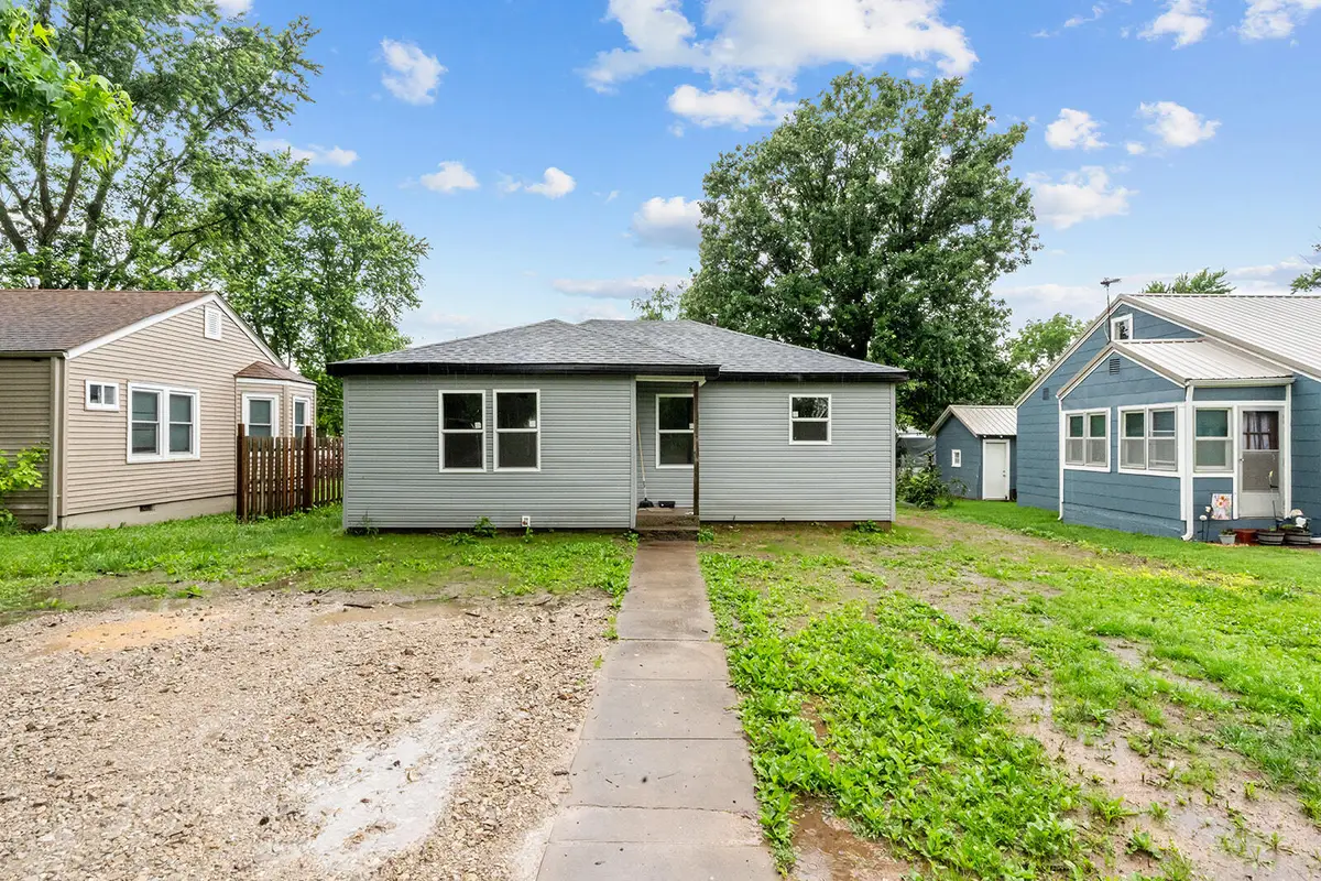 1003 S Rinker Avenue, Aurora, MO 65605 - #1
