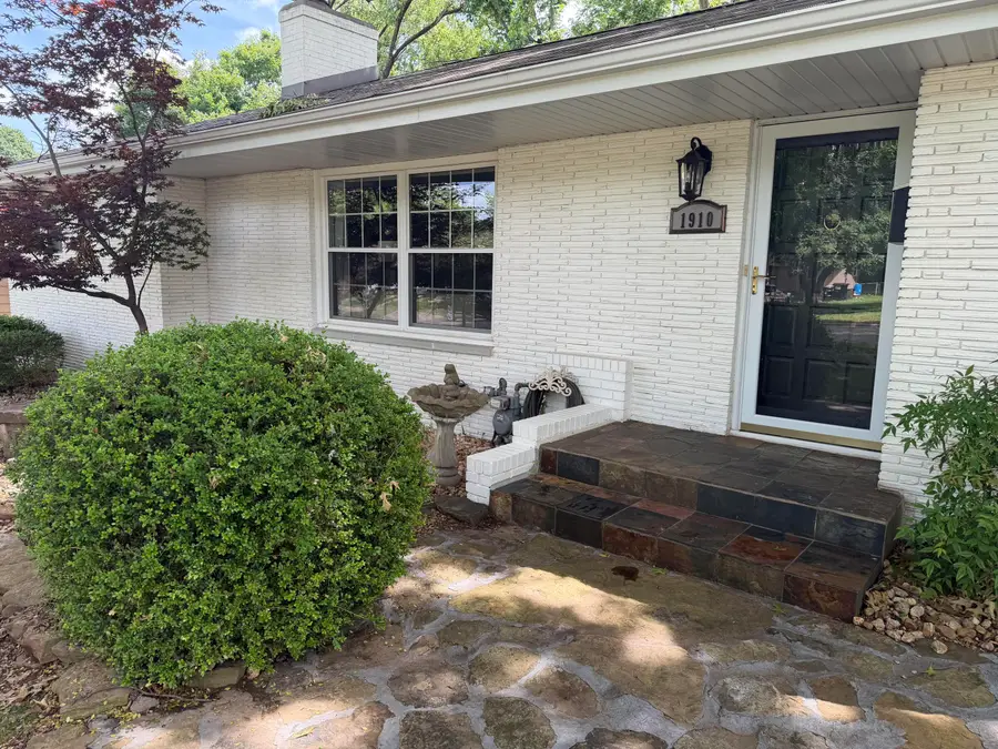 1910 E Greenwood Street, Springfield, MO 65804 - #2