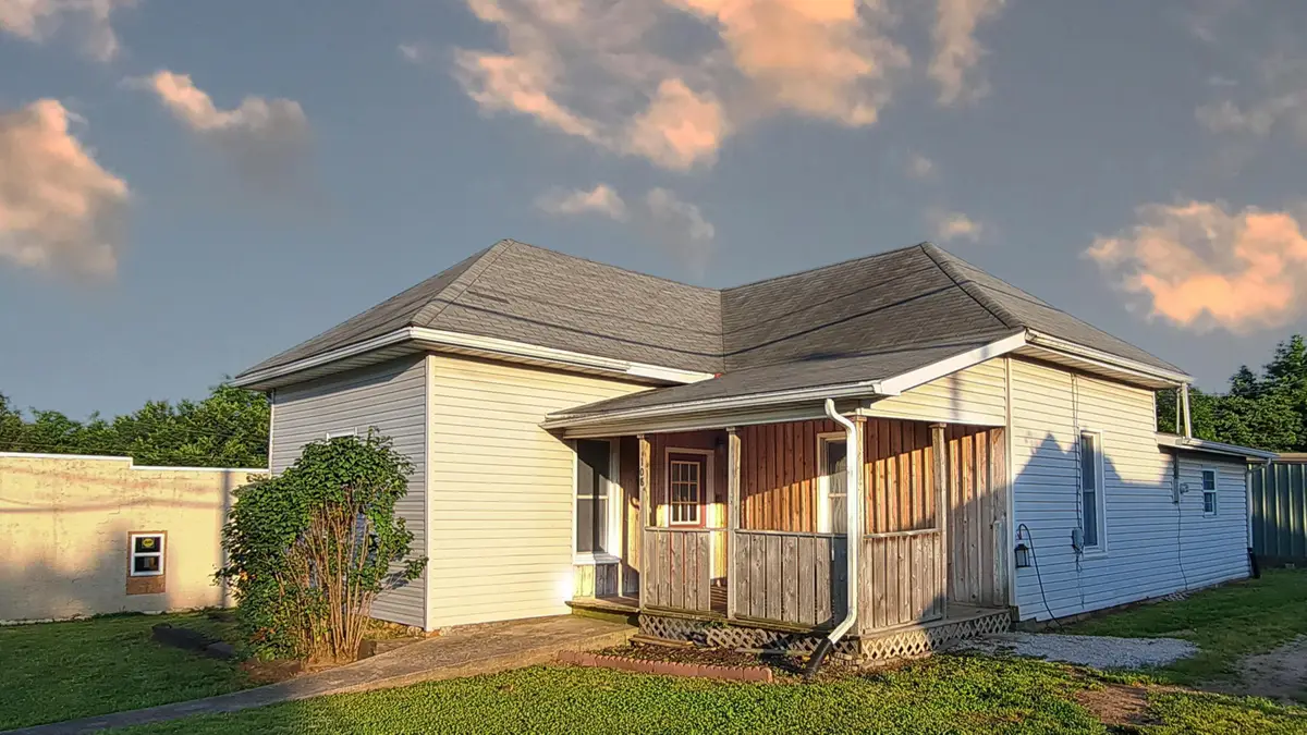 108 E Jackson Street, Stockton, MO 65785 - #1