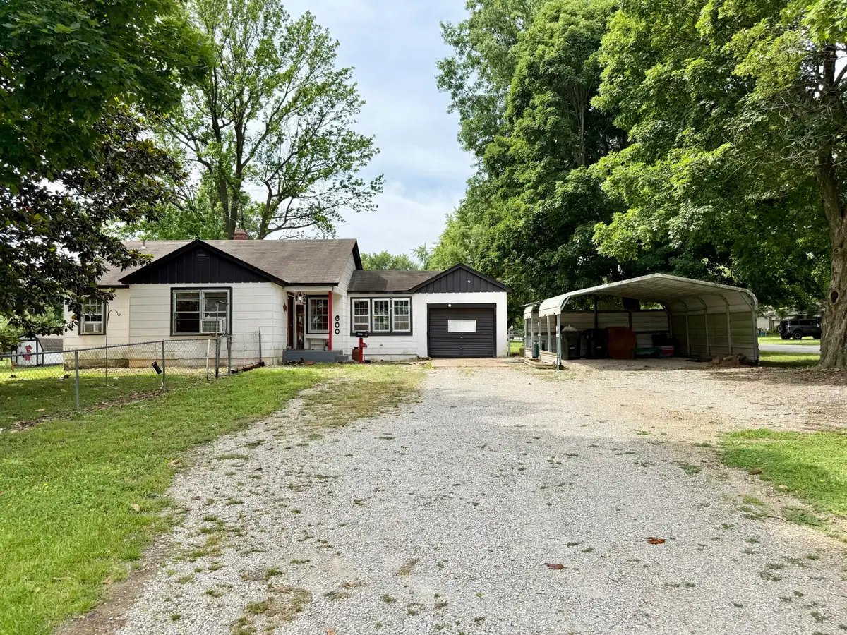 600 E Pearl Street, Aurora, MO 65605 - #1