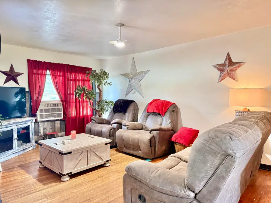 600 E Pearl Street, Aurora, MO 65605 - #3