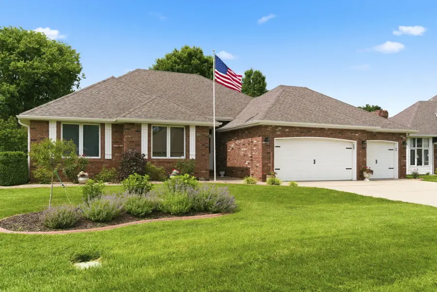 4661 S Warren Avenue, Springfield, MO 65810 - #2