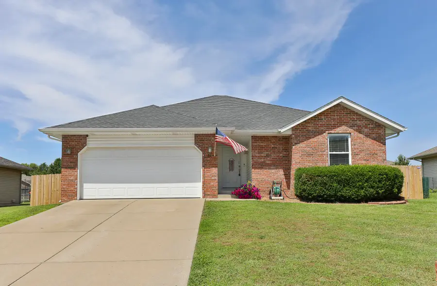 511 S Elgin Avenue, Bolivar, MO 65613 - #2