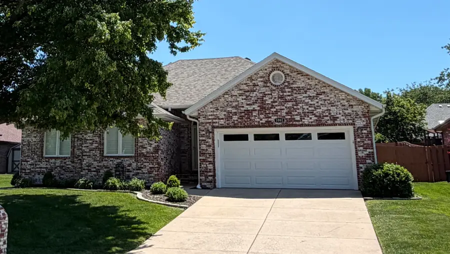 1002 E Nottingham Lane, Springfield, MO 65810 - #2