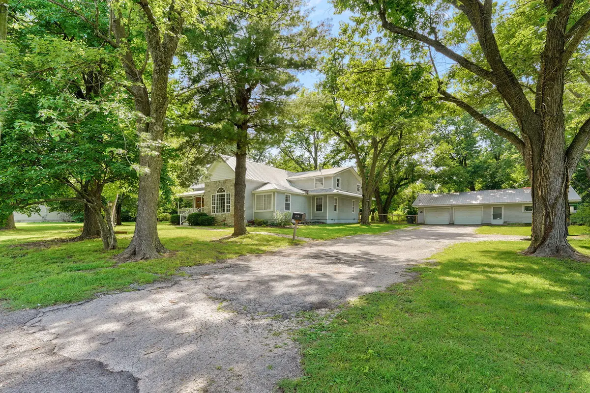 719 S Walnut Street, Mount Vernon, MO 65712 - #1