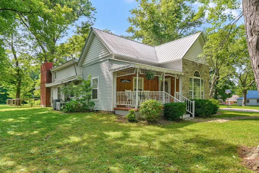 719 S Walnut Street, Mount Vernon, MO 65712 - #2