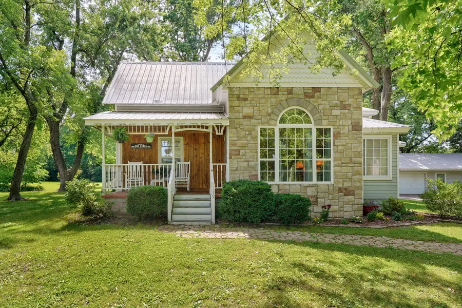 719 S Walnut Street, Mount Vernon, MO 65712 - #3