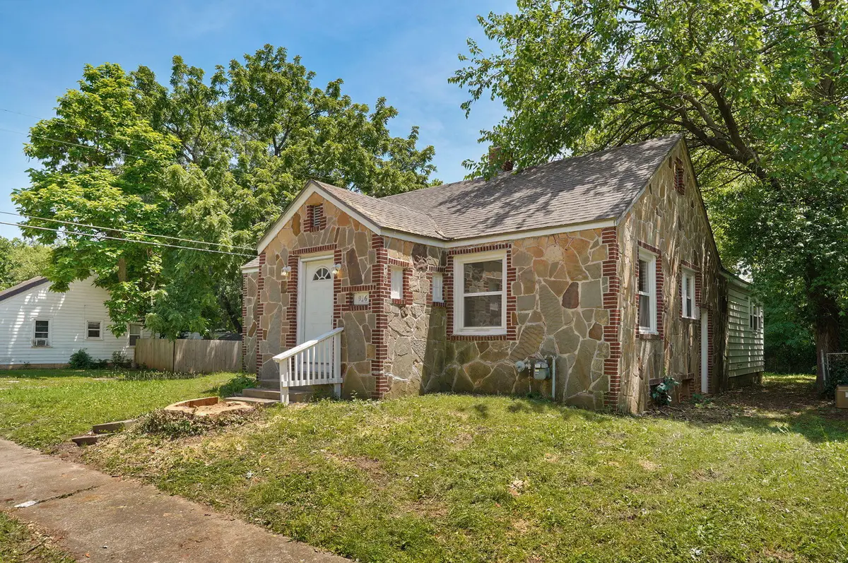 916 E Pacific Street, Springfield, MO 65803 - #1