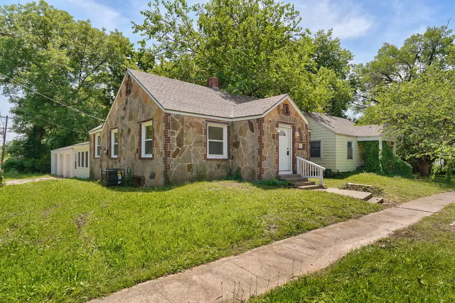 916 E Pacific Street, Springfield, MO 65803 - #2