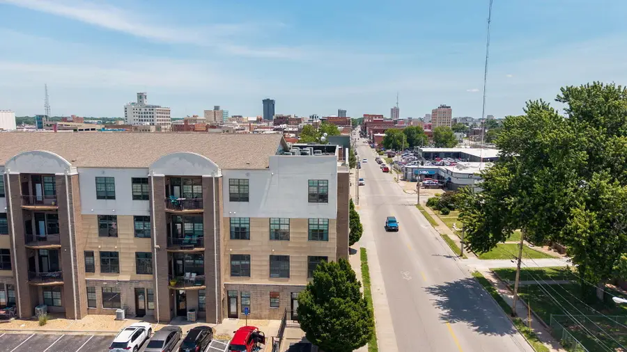 623 W Walnut Street #Unit 301, Springfield, MO 65806 - #3
