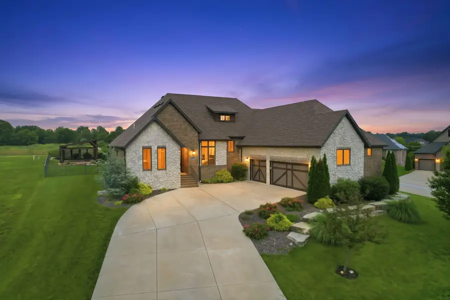 3215 W Bluffview Street, Springfield, MO 65810 - #2