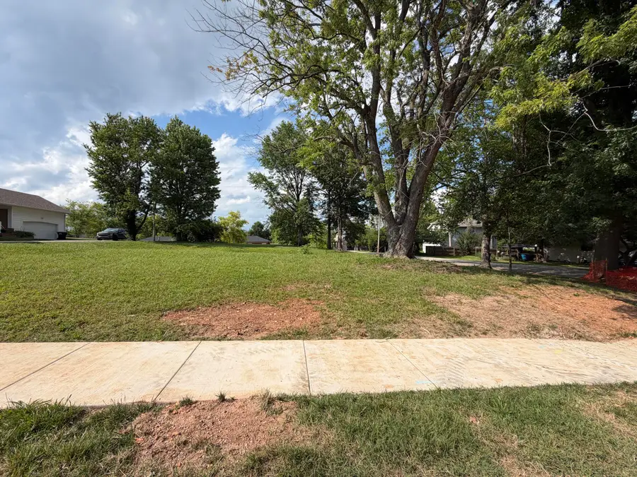 1957 E Lark Street, Springfield, MO 65804 - #3