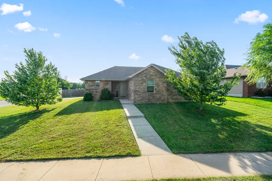 1047 S Tanner Drive, Springfield, MO 65802 - #2
