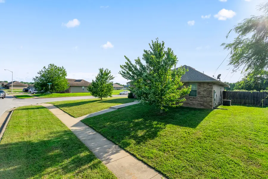 1047 S Tanner Drive, Springfield, MO 65802 - #3