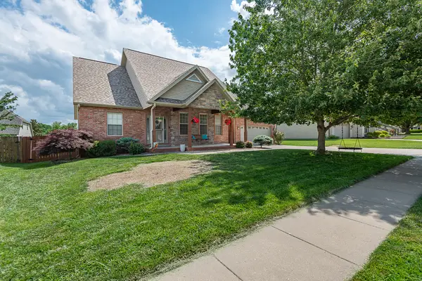 1006 E Cobblestone Drive, Ozark, MO 65721