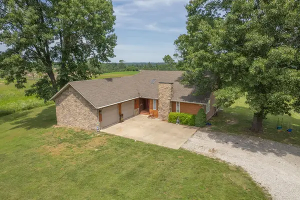 305 Mcfarland Avenue, Cassville, MO 65625