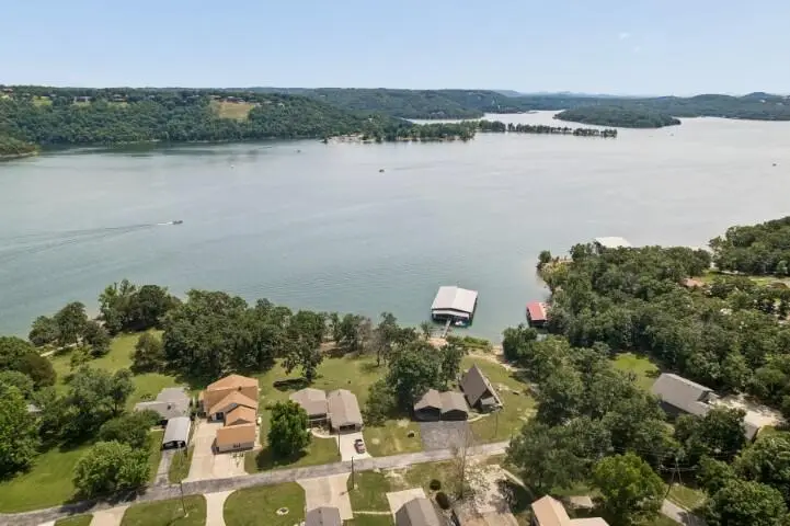 1304 Breezy Point Lane, Kimberling City, MO 65686 - #1