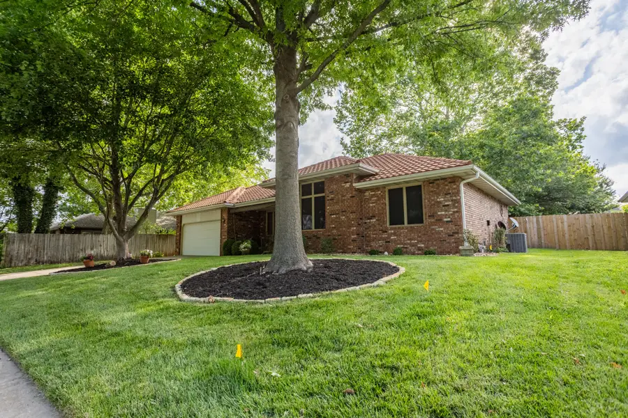 612 S Sparks Avenue, Springfield, MO 65802 - #2