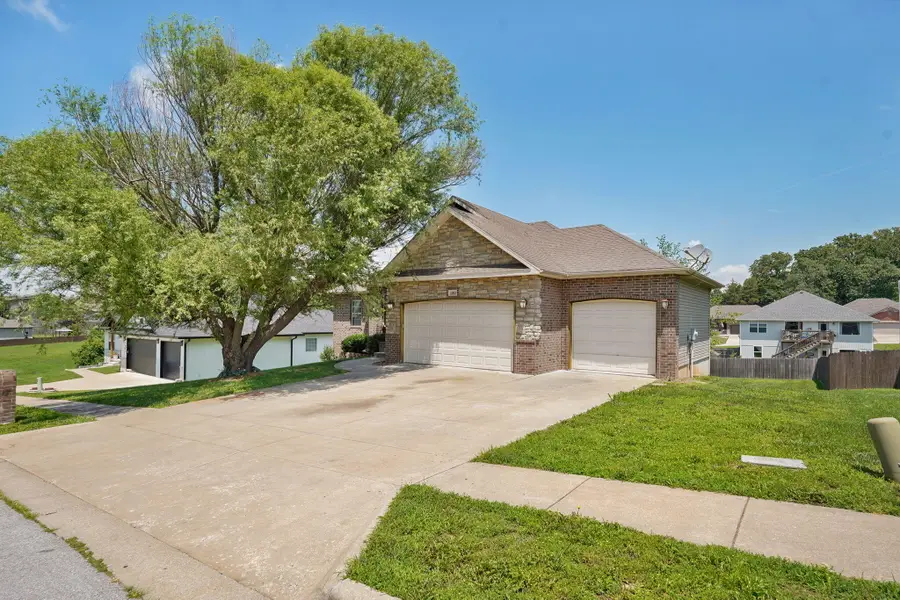 1083 E Daisy Falls Drive, Nixa, MO 65714 - #2